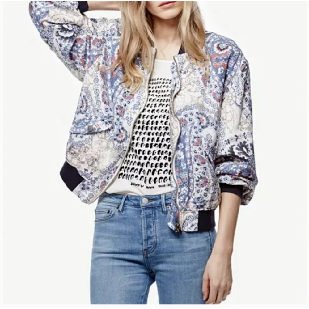 Free People Floral Bomber Jacket Large Paisley Blue Full Zip Quilted SOFT Boho
